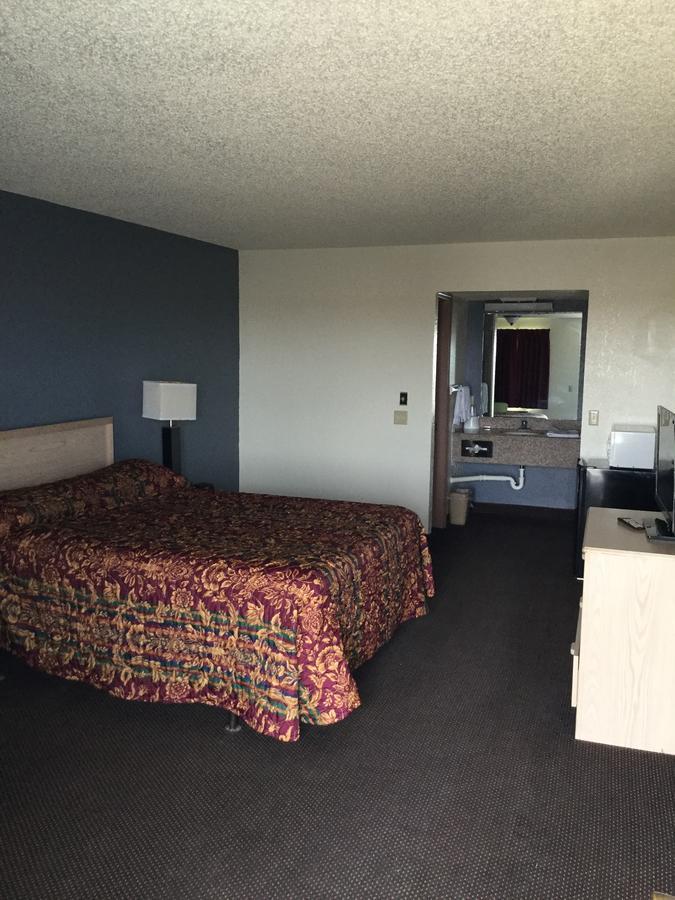 Country Inn Motel Waukomis Экстерьер фото
